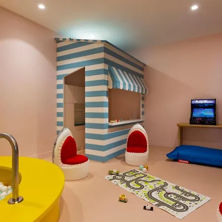 Rockypop & Hotell 4*